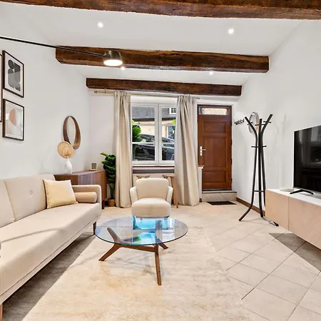 Cozy With Smart Tv, Elevator & Equipped Kitchen アパート