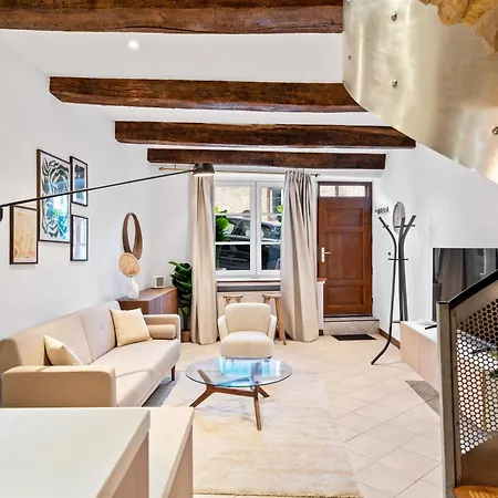 Cozy With Smart Tv, Elevator & Equipped Kitchen Apartment