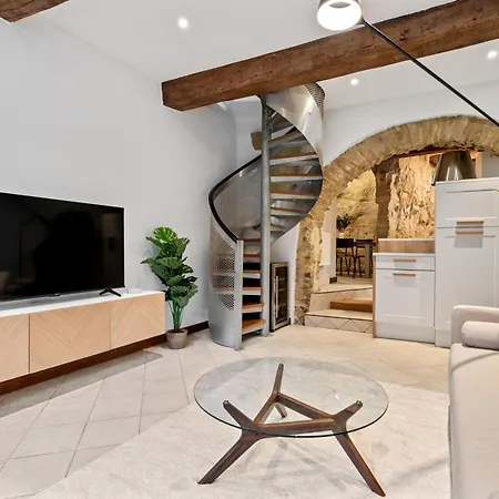 Apartment Cozy With Smart Tv, Elevator & Equipped Kitchen