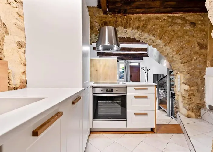 Charming Grund Retreat Near Neumuenster Abbey *