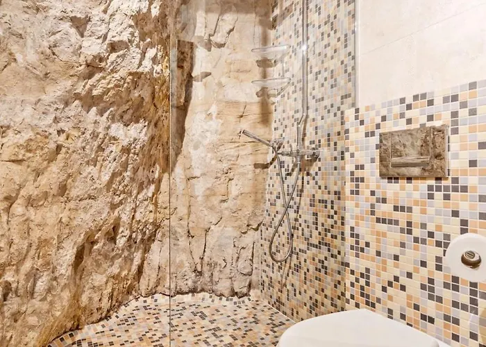 Charming Grund Retreat Near Neumuenster Abbey *