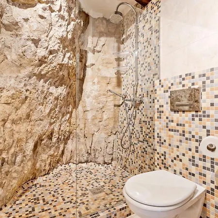 Charming Grund Retreat Near Neumuenster Abbey *